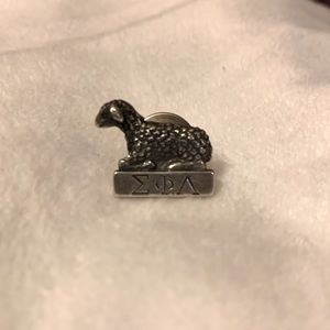 RETIRED - James Avery Sigma Phi Lambda Pin